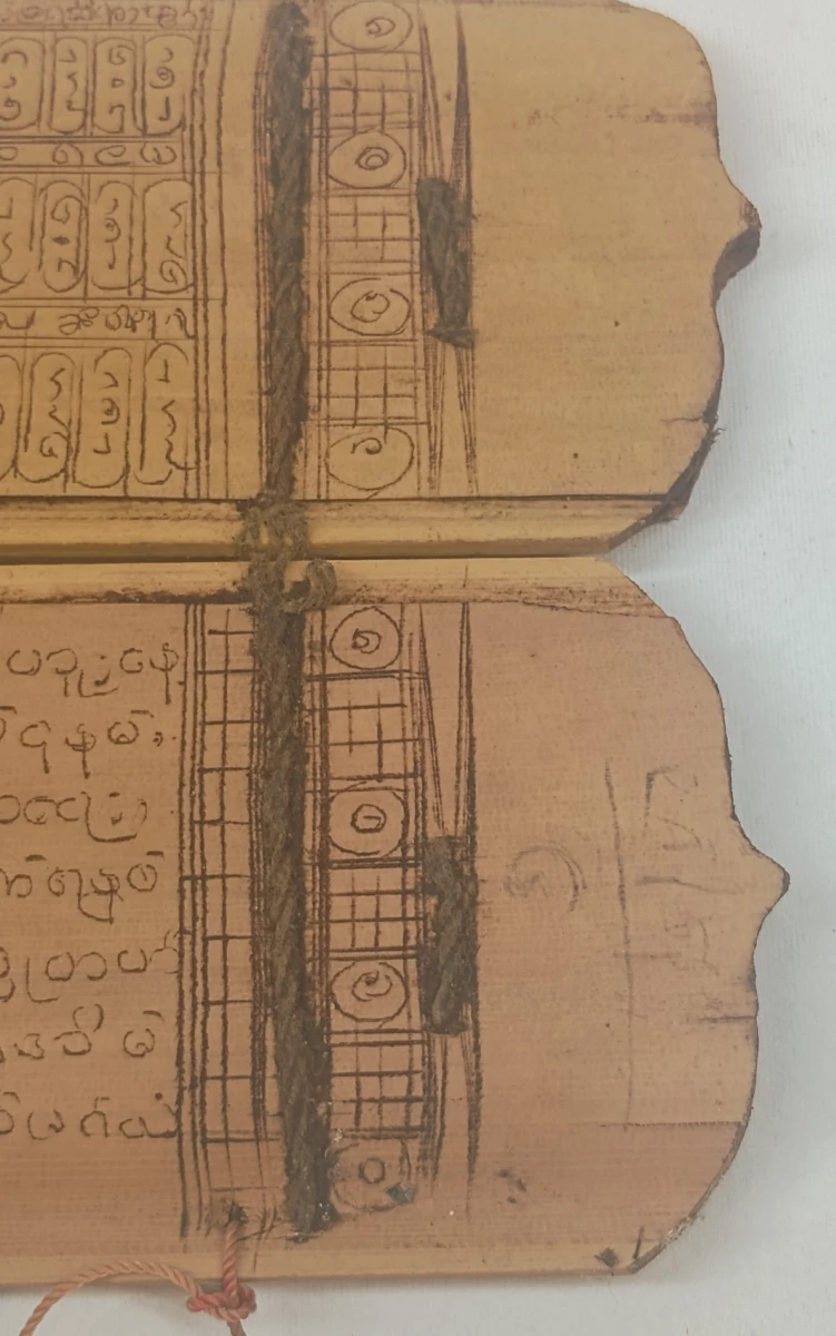 Birmees palmblad manuscript met Theravada Boeddhistische voorstellingen