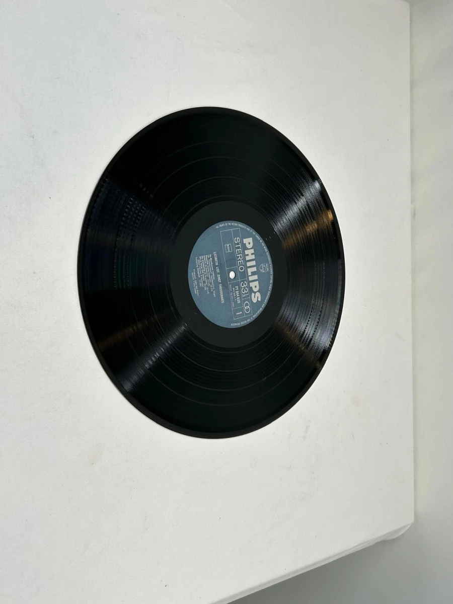 LP Liesbeth List zingt Theodorakis