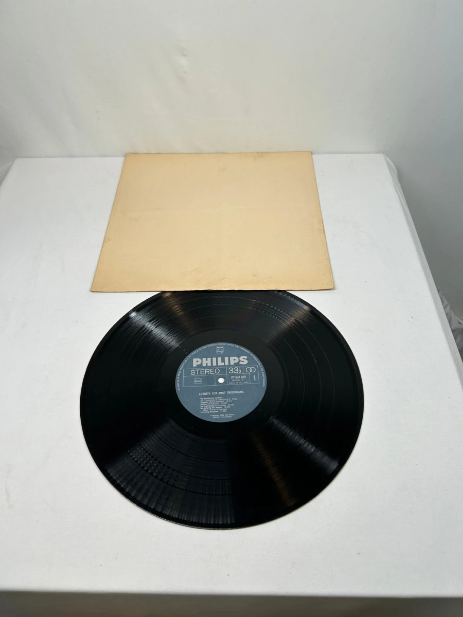LP Liesbeth List zingt Theodorakis