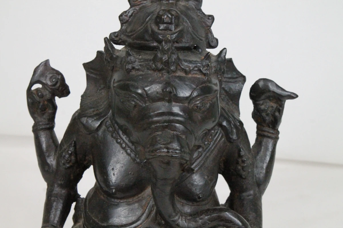 Gepatineerd bronzen beeld van Ganesha