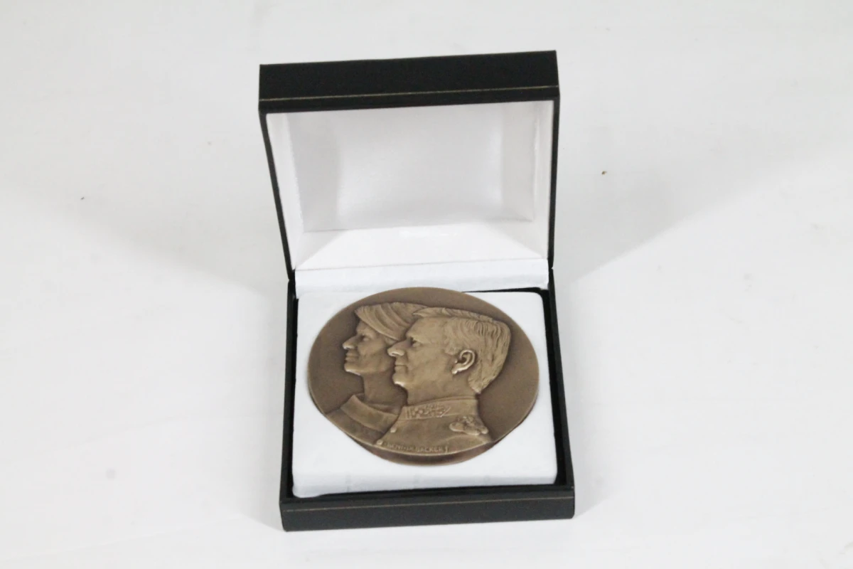 Bronzen herdenkingsmedaille van het Belgische vorstenpaar