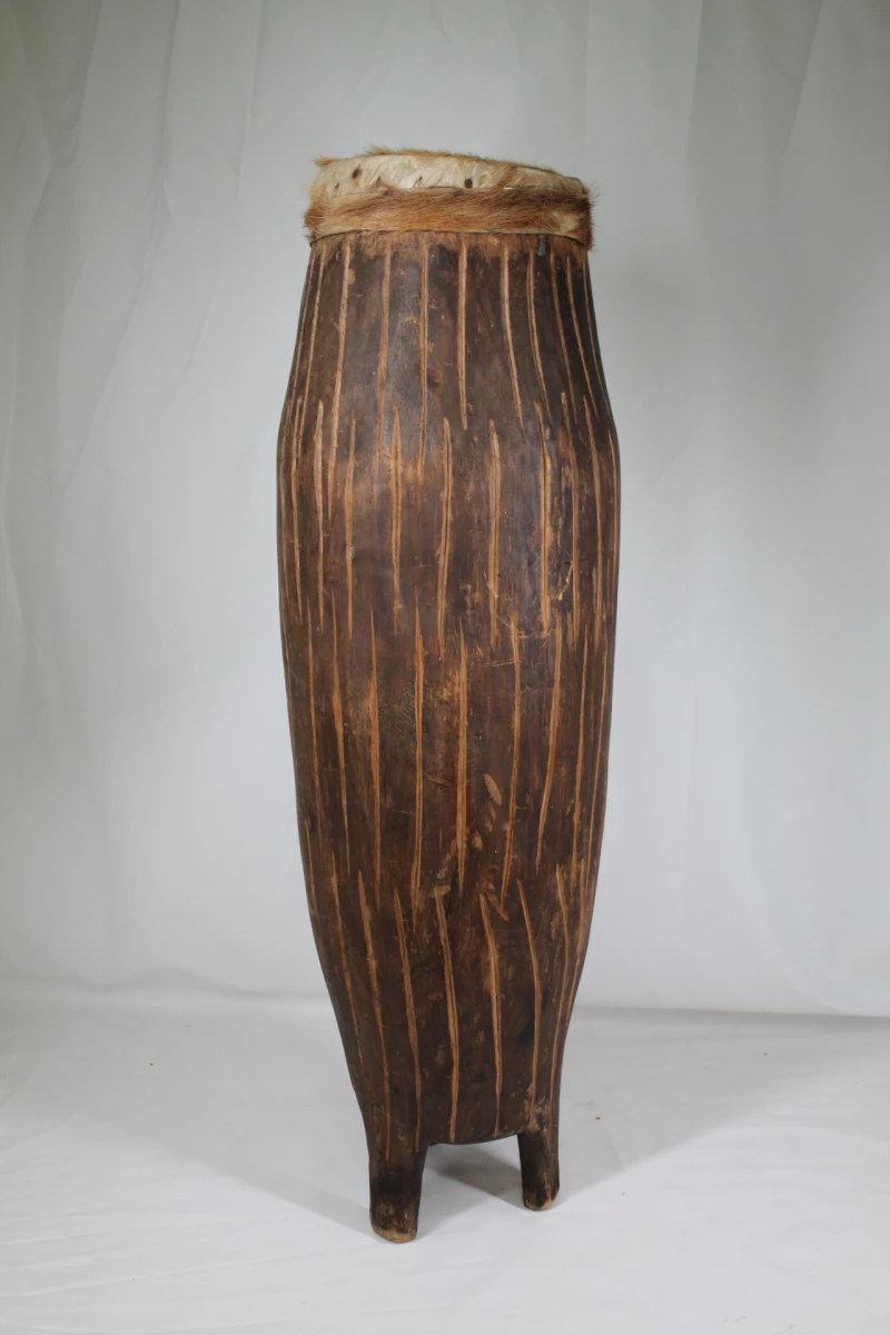 Traditionele Afrikaanse houten trommel