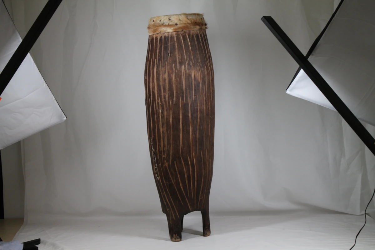 Traditionele Afrikaanse houten trommel