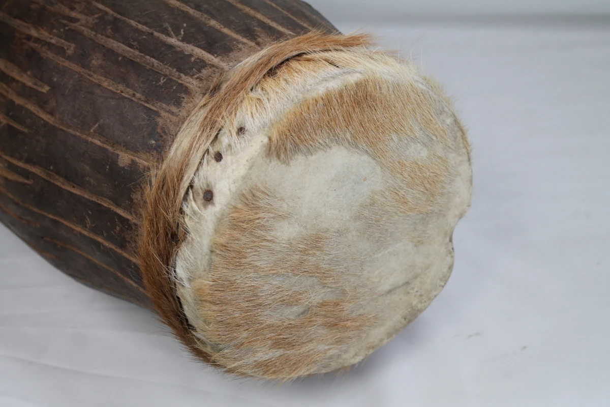 Traditionele Afrikaanse houten trommel