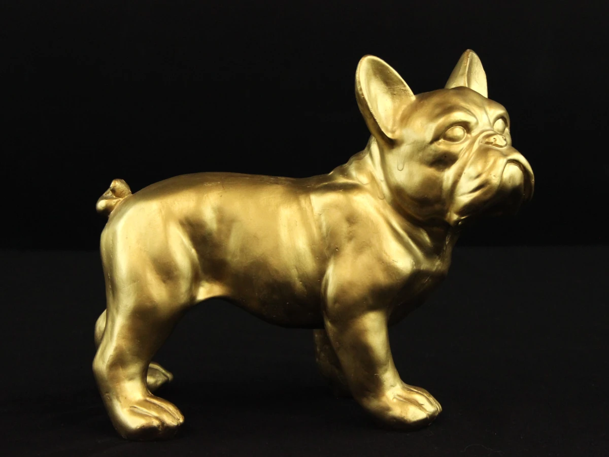 Decoratief beeld van goudkleurige Franse Bulldog in kunststof