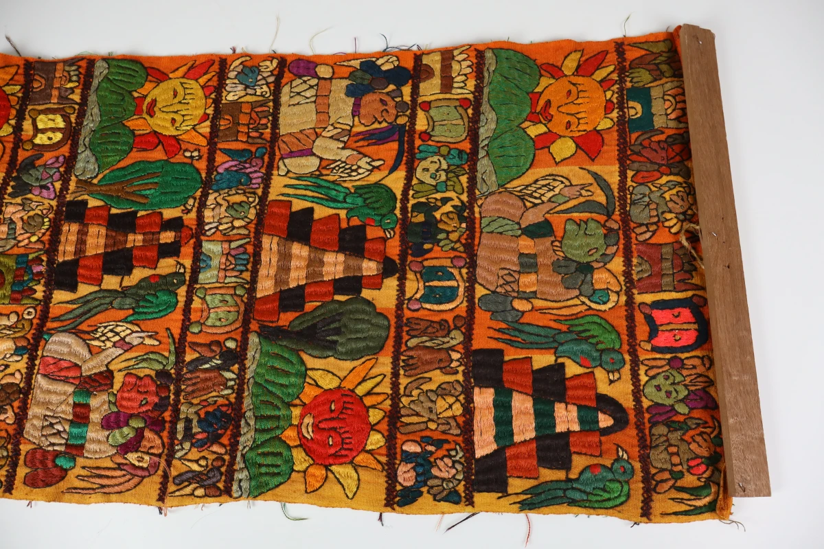 Geborduurd Wandtapijt met Folkloristische Motieven