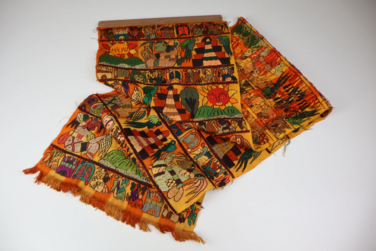 Geborduurd Wandtapijt met Folkloristische Motieven