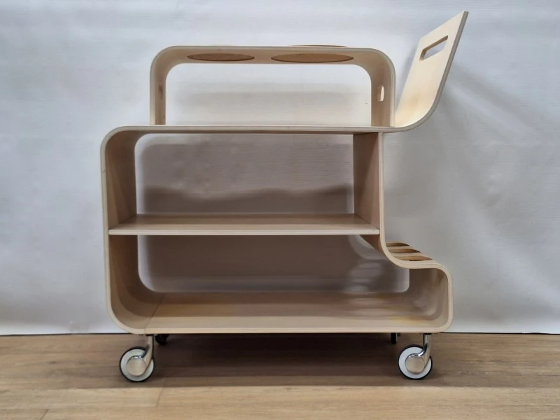 Snow serveertrolley van Ross Lovegrove voor Hackman - Scandinavisch design rond 2000