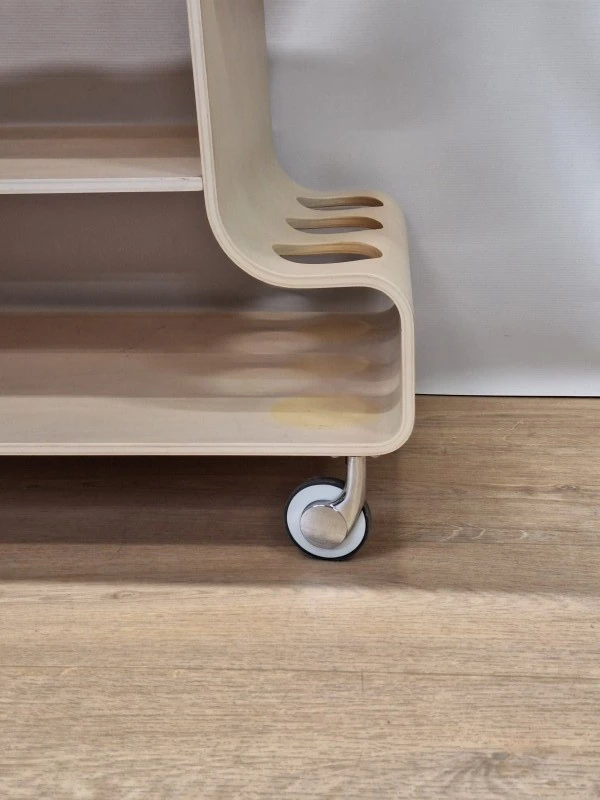 Snow serveertrolley van Ross Lovegrove voor Hackman - Scandinavisch design rond 2000
