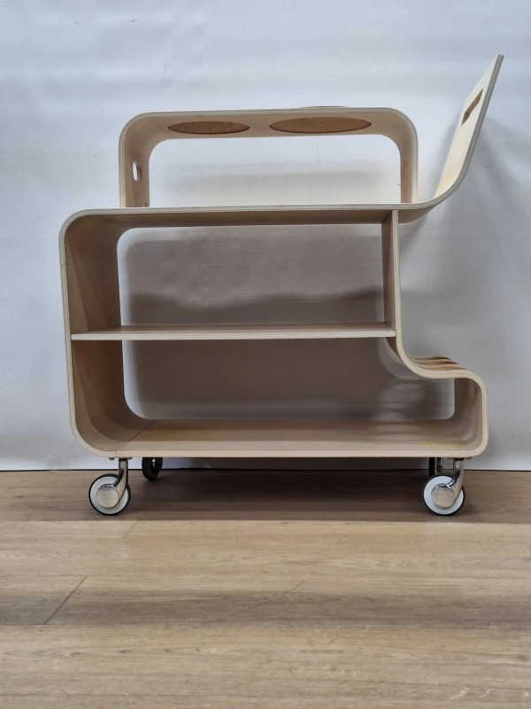 Snow serveertrolley van Ross Lovegrove voor Hackman - Scandinavisch design rond 2000