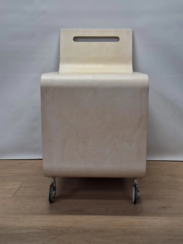 Snow serveertrolley van Ross Lovegrove voor Hackman - Scandinavisch design rond 2000