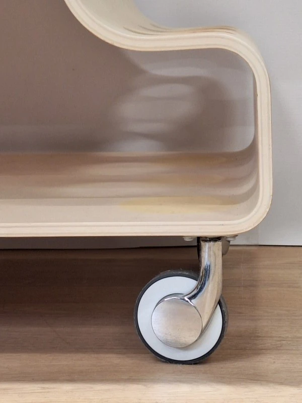 Snow serveertrolley van Ross Lovegrove voor Hackman - Scandinavisch design rond 2000