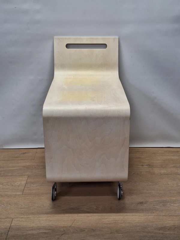 Snow serveertrolley van Ross Lovegrove voor Hackman - Scandinavisch design rond 2000