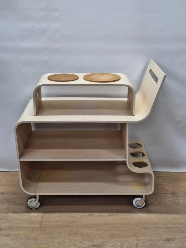 Snow serveertrolley van Ross Lovegrove voor Hackman - Scandinavisch design rond 2000