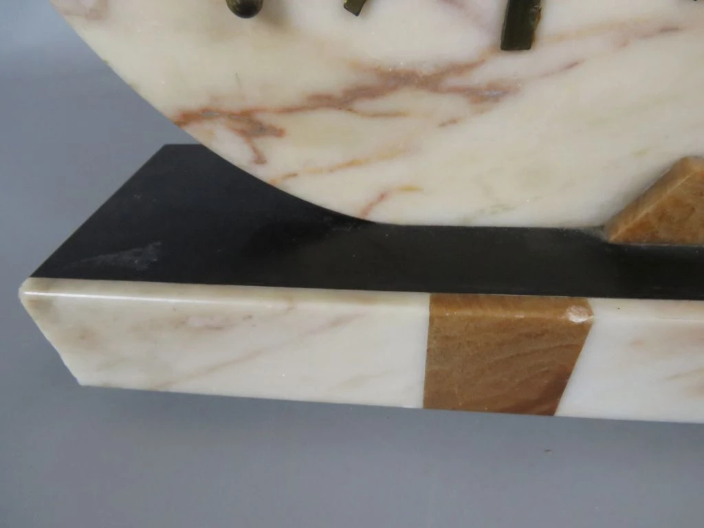 Art deco marmeren klok met vogelbeeld