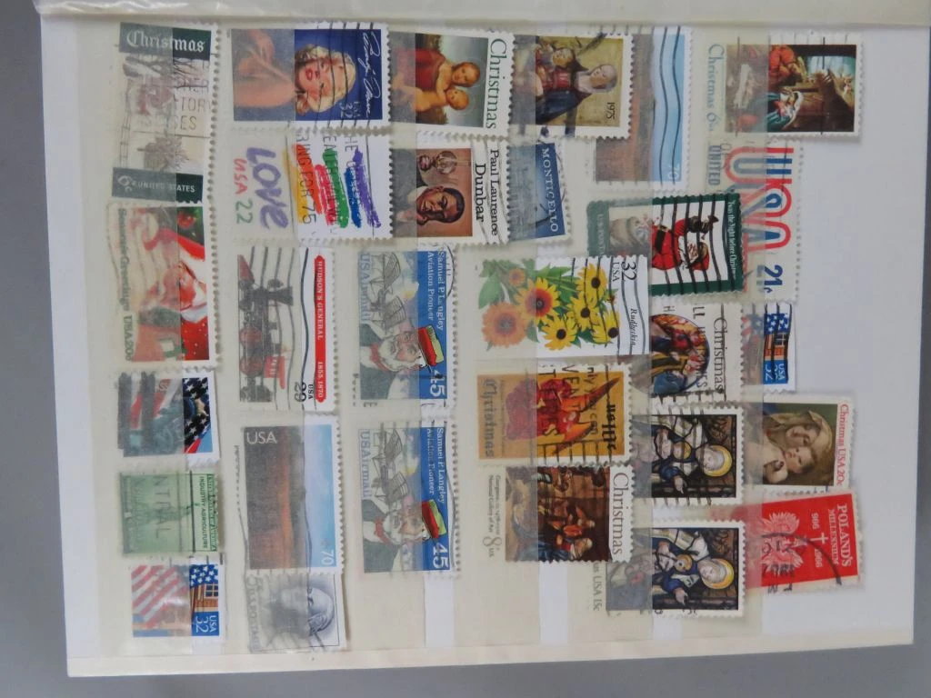 Postzegelverzameling in rood album