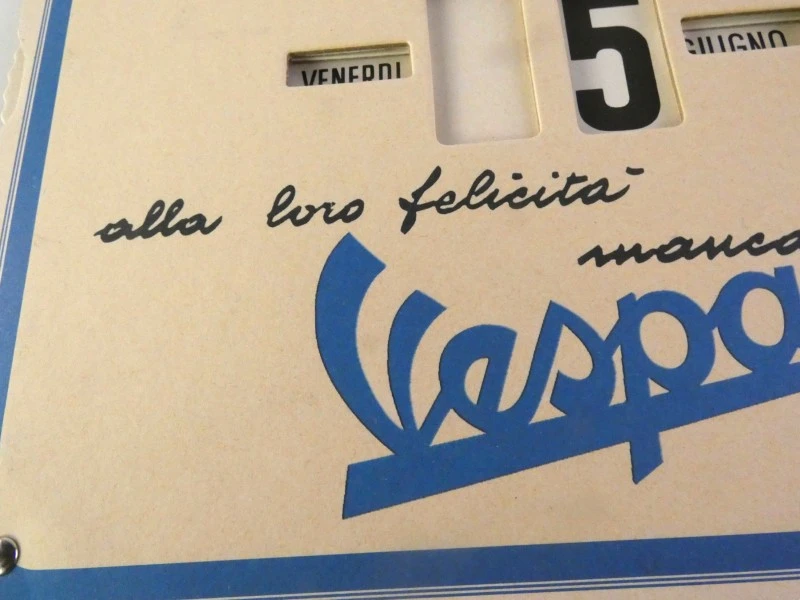 Kalenderbord van karton met retro Vespa-thema