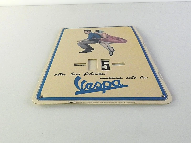 Kalenderbord van karton met retro Vespa-thema