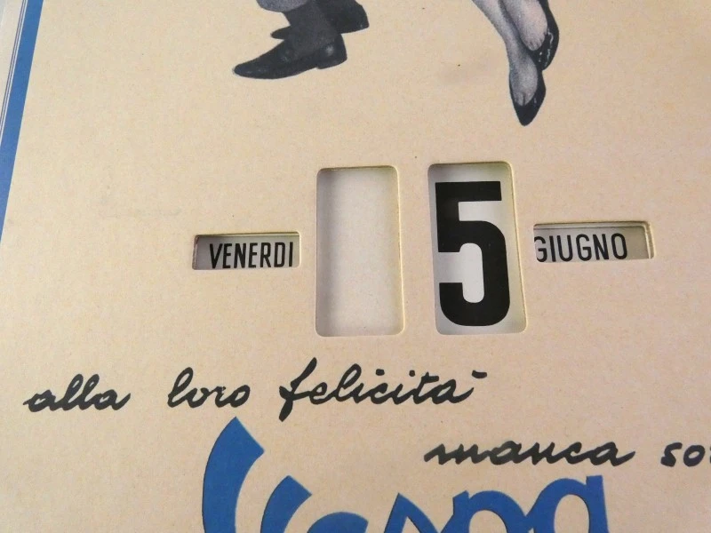 Kalenderbord van karton met retro Vespa-thema