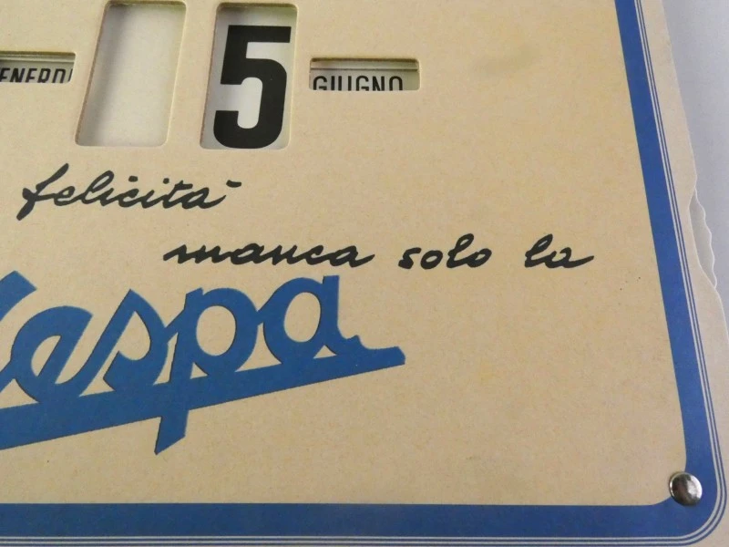 Kalenderbord van karton met retro Vespa-thema