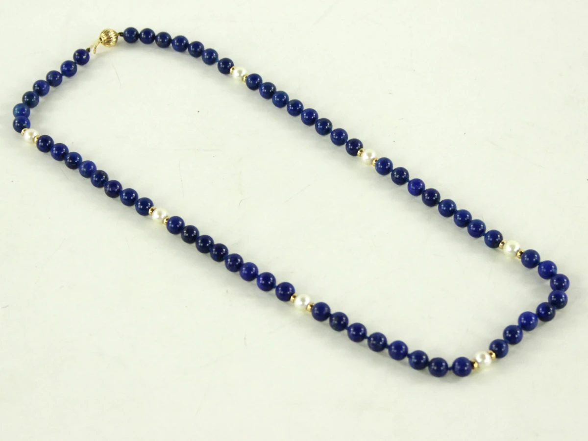 Collier van lapis lazuli met parels en 14 karaat goud
