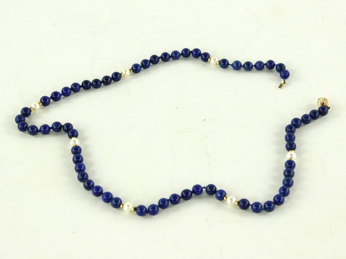 Collier van lapis lazuli met parels en 14 karaat goud
