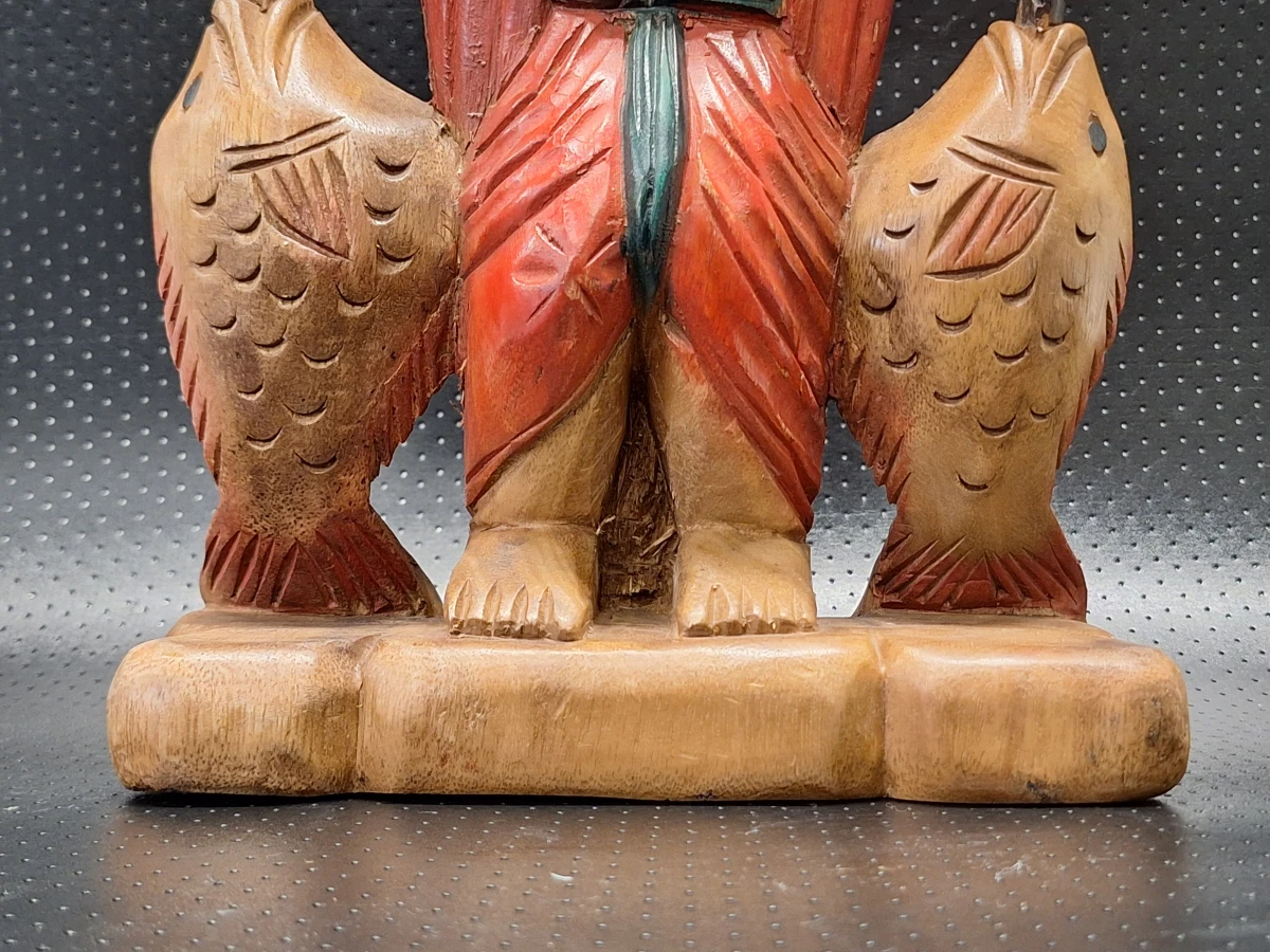 Set van 2 Chinese houten geluksbeelden met vissen