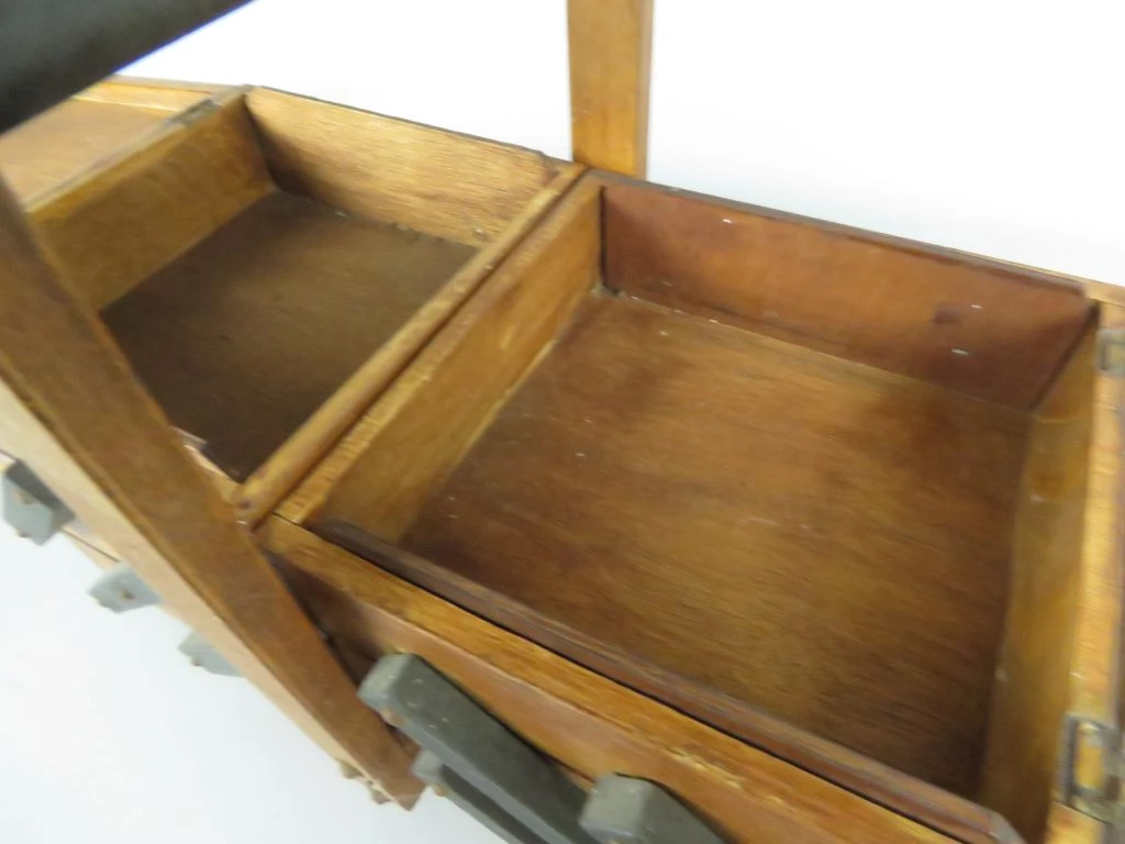Houten naaidoos met uitschuifbare vakken