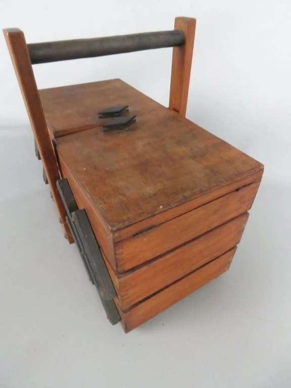 Houten naaidoos met uitschuifbare vakken