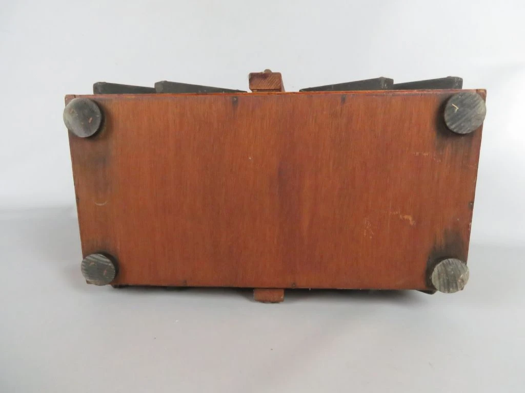 Houten naaidoos met uitschuifbare vakken