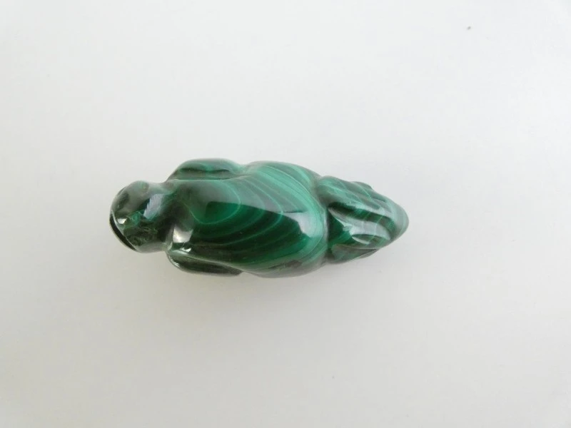 Handgesneden collectie van natuurlijke malachietsteen
