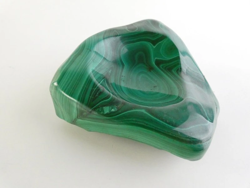 Handgesneden collectie van natuurlijke malachietsteen