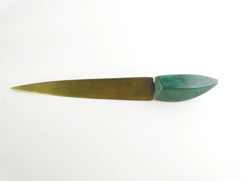 Handgesneden collectie van natuurlijke malachietsteen