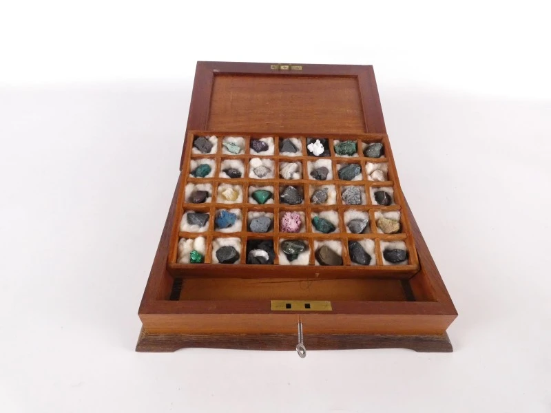 Mineralencollectie in koffer