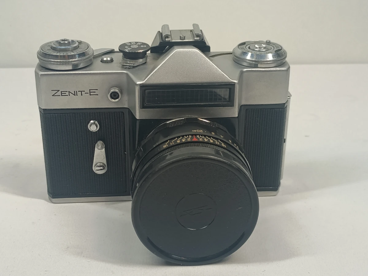 Vintage Zenit-E spiegelreflexcamera met Helios lens