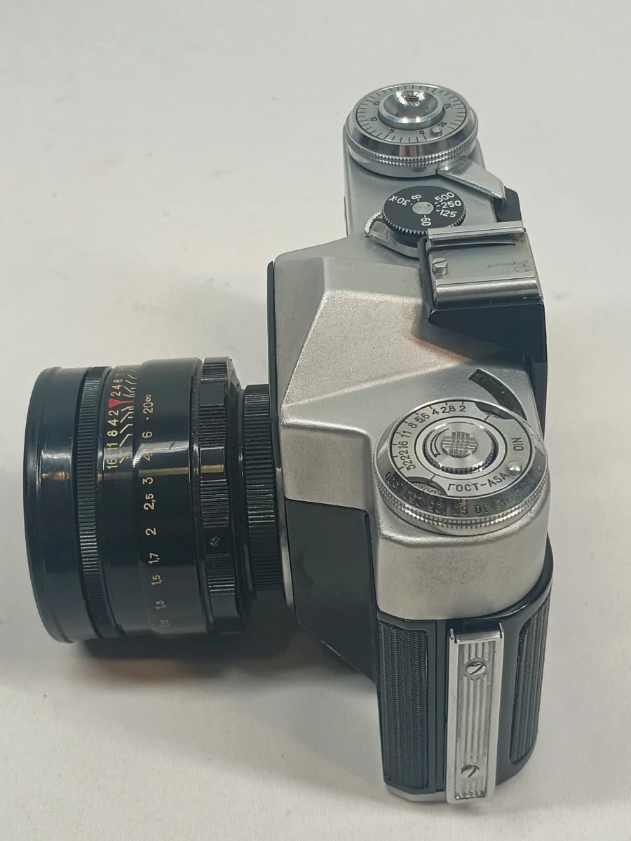 Vintage Zenit-E spiegelreflexcamera met Helios lens
