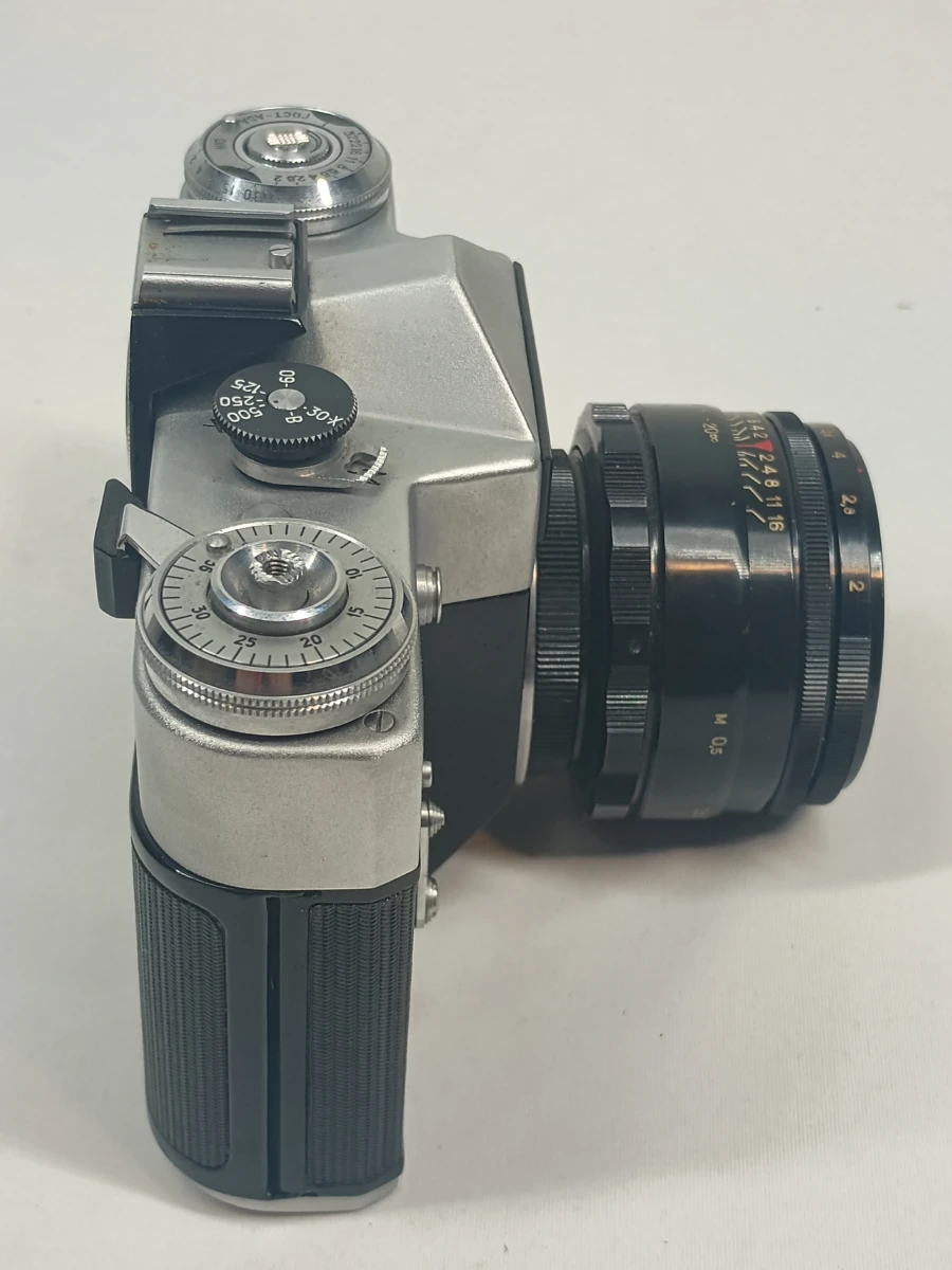 Vintage Zenit-E spiegelreflexcamera met Helios lens