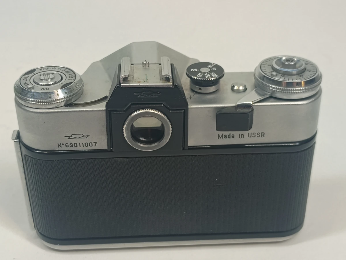 Vintage Zenit-E spiegelreflexcamera met Helios lens