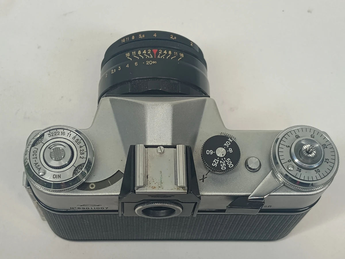 Vintage Zenit-E spiegelreflexcamera met Helios lens