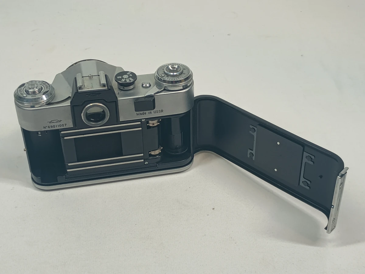 Vintage Zenit-E spiegelreflexcamera met Helios lens