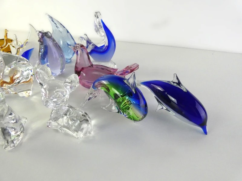 Collectie van 17 gemengde glazen beeldjes