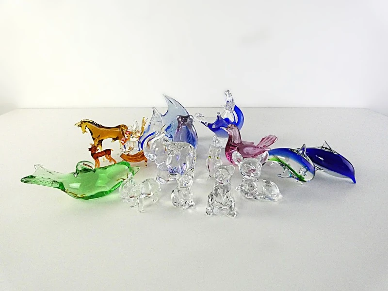 Collectie van 17 gemengde glazen beeldjes