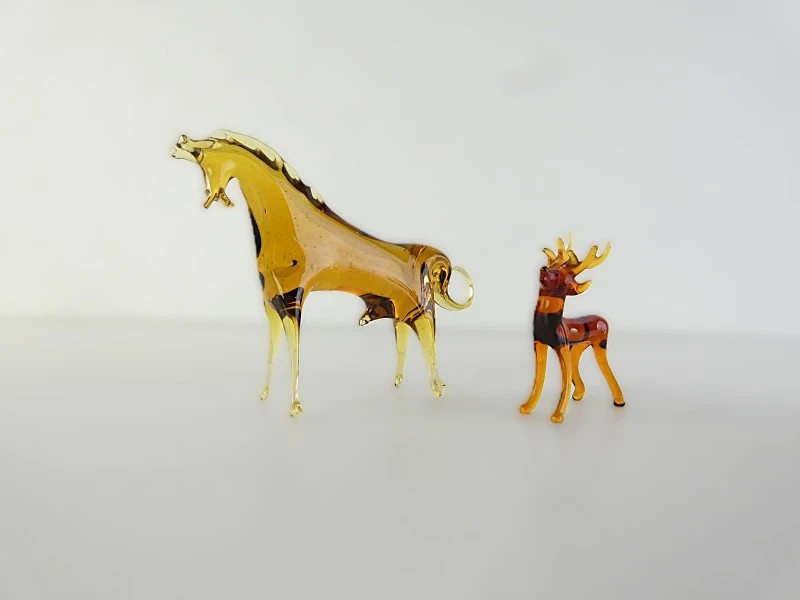 Collectie van 17 gemengde glazen beeldjes