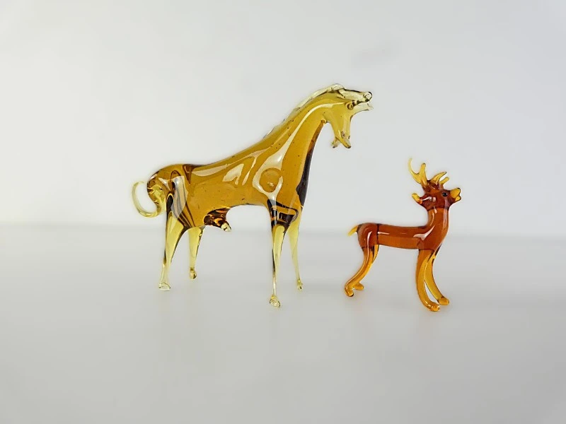 Collectie van 17 gemengde glazen beeldjes
