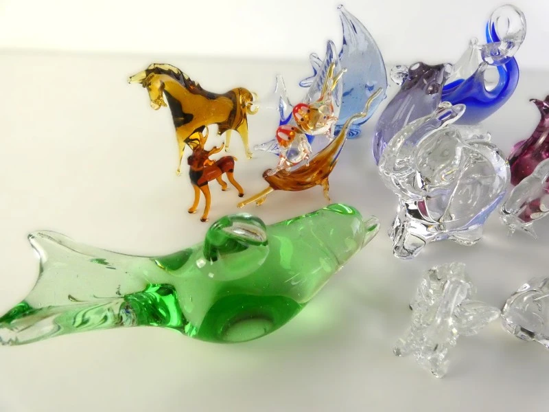 Collectie van 17 gemengde glazen beeldjes