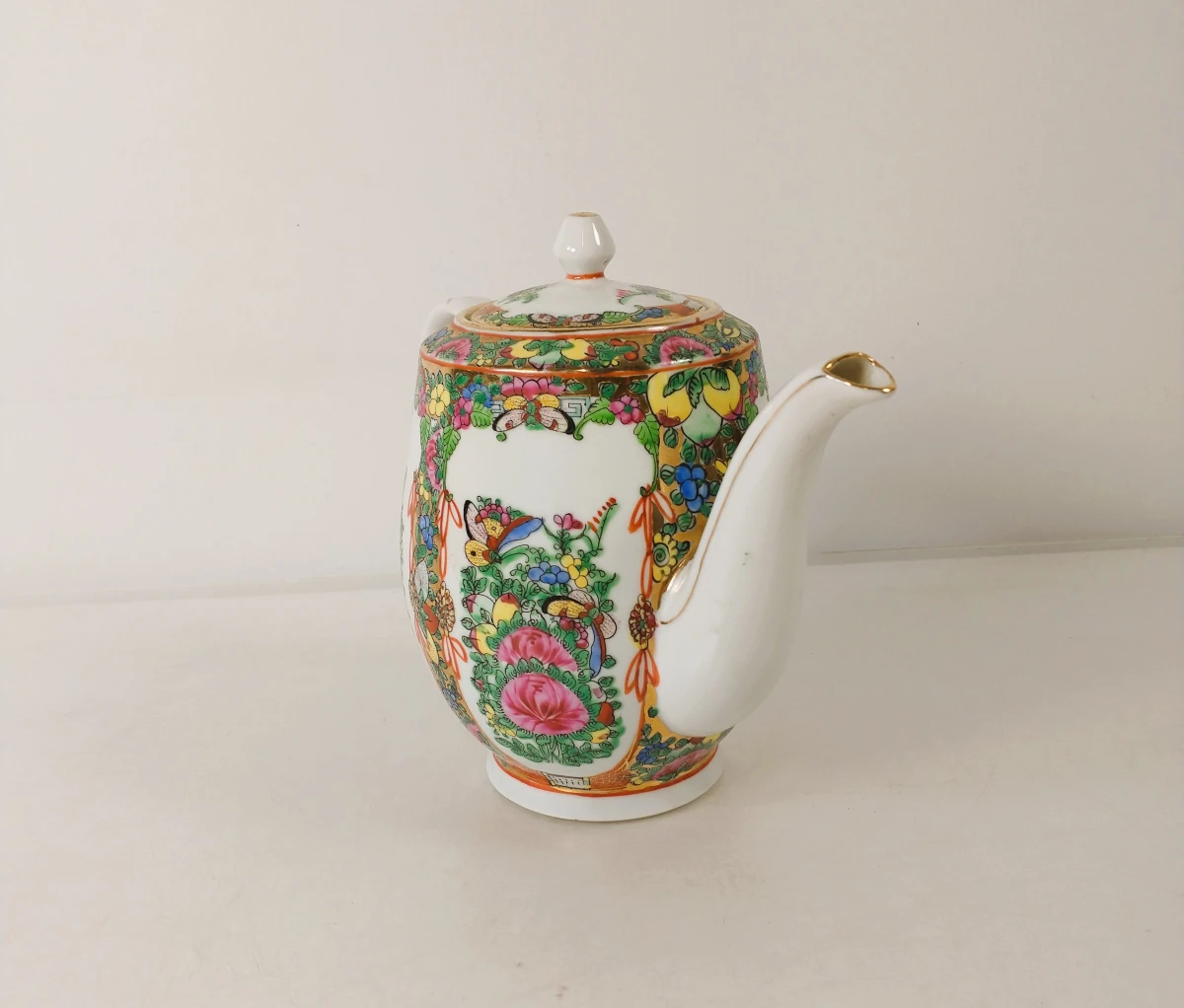 8-delig porseleinen koffieservies in Chinese famille rose of Rose Medallion-stijl