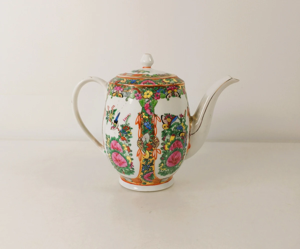 8-delig porseleinen koffieservies in Chinese famille rose of Rose Medallion-stijl