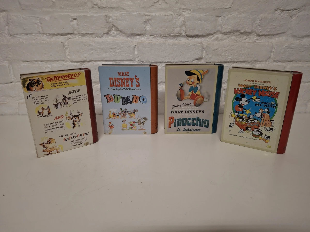 Set van 4 vintage Walt Disney  boekcovers