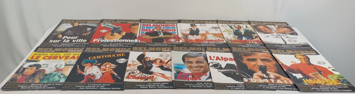 Groot lot boeken, tijdschriften en poster over Jean-Paul Belmondo