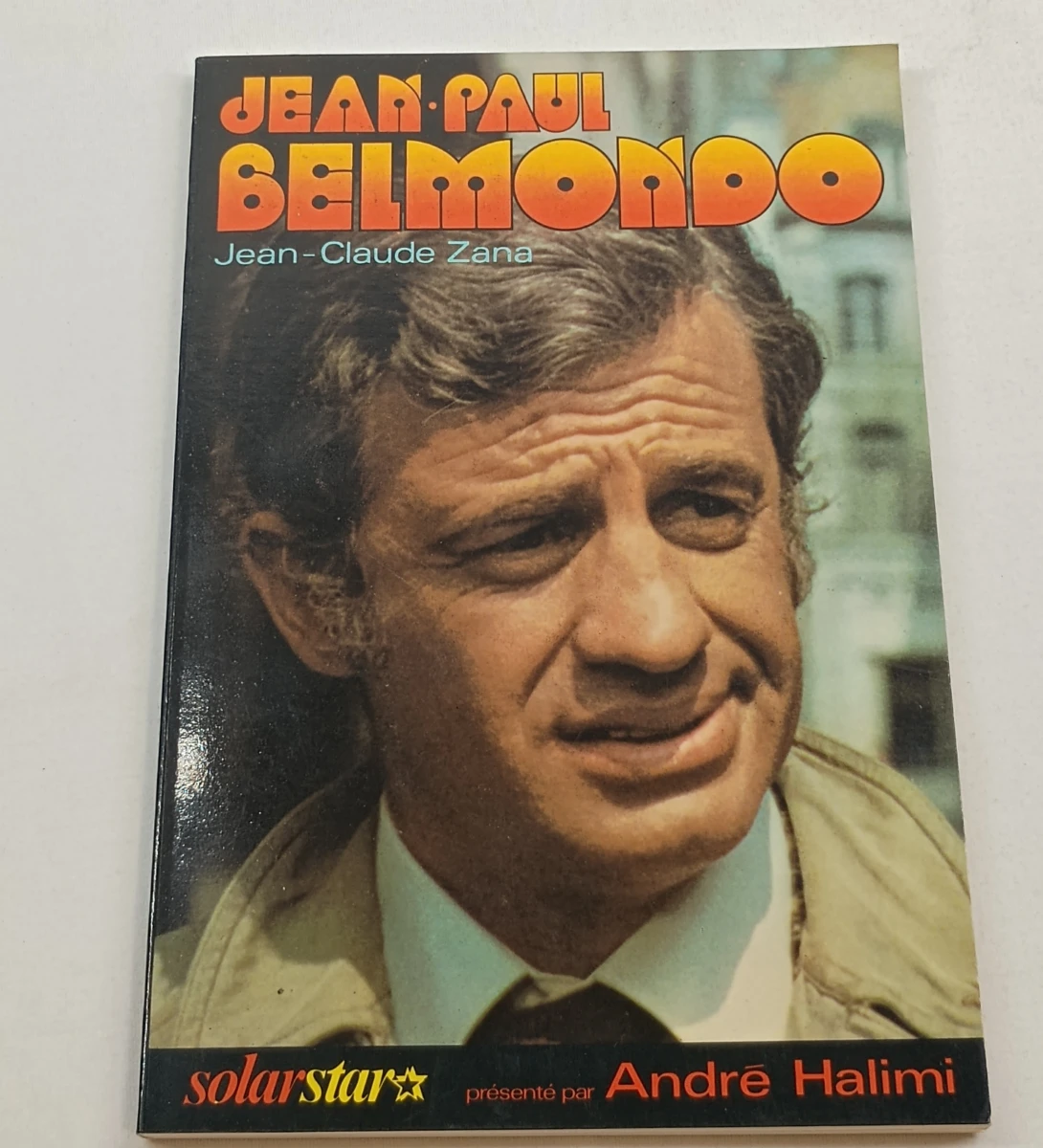 Groot lot boeken, tijdschriften en poster over Jean-Paul Belmondo